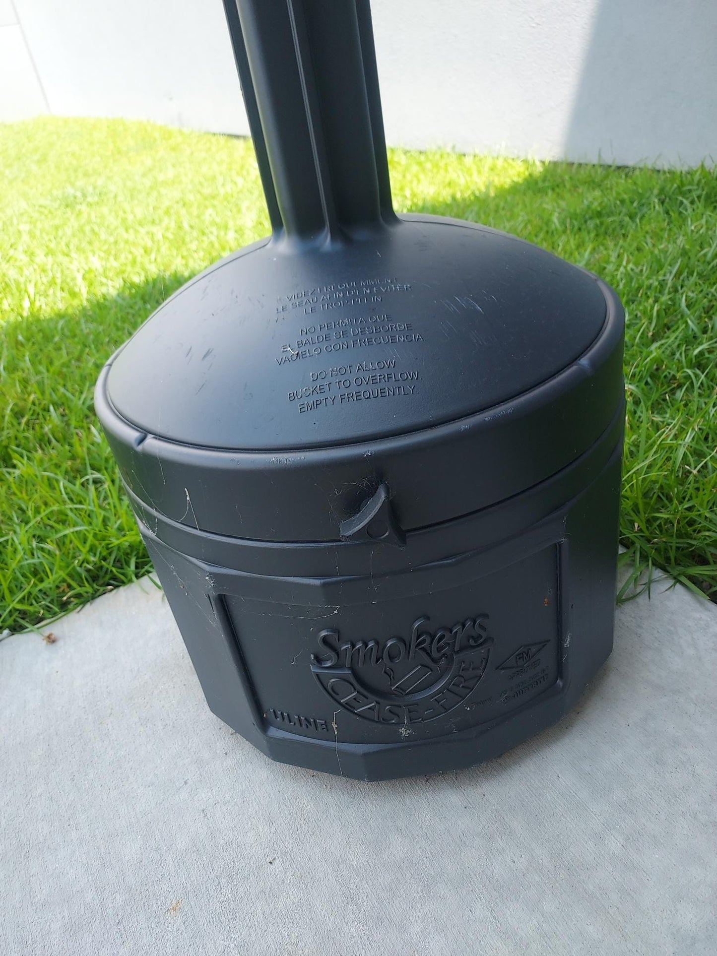JUSTRITE ORIGINAL CEASE-FIRE CIGARETTE BUTT RECEPTACLE, 4 GALLON CAPACITY, BLACK
